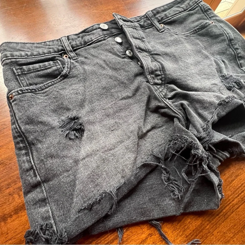 Old Navy Distressed Black Denim Shorts - Picture 6 of 7